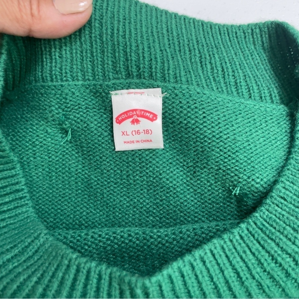 Holiday Time Feliz Navidad
Santa Sombrero Guitar Boots
Green Christmas Sweater - Picture 6 of 14
